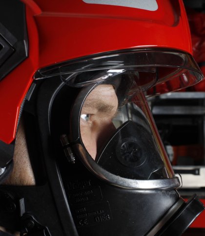 На Львівщині горів житловий будинок: вогонь знищив речі та пошкодив авто