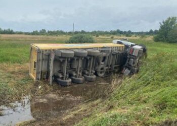 На Львівщині сталась ДТП за участі вантажівки та легковика: є постраждалий — Львівщіна