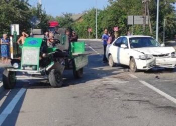 На Львівщині у ДТП постраждав водій трактора та його пасажир