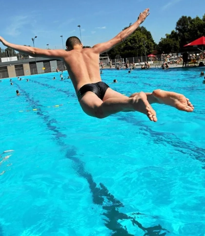 На Львівщині в басейні важко травмувався 14-річний юнак