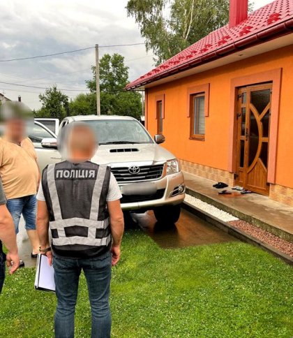 На Львівщині викрили бізнесмена, який переправляв чоловіків за кордон
