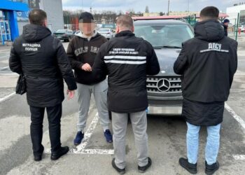 На Львівщині викрили угруповання, яке незаконно переправляло ухилянтів за кордон