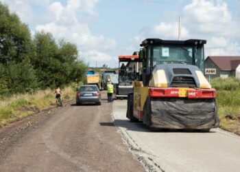 На Львівщині за 13 млн гривень ремонтують дорогу