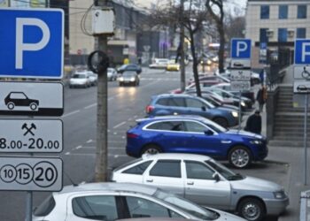 На вулиці Орлика запрацює новий паркувальний майданчик