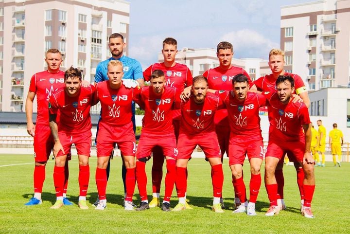 Нива Бузова перемогла Буковину і наздогнала Карпати