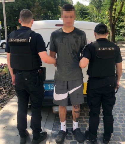 Поліцейські оперативно затримали юнака, який у Львові жорстоко побив 55-річного чоловіка