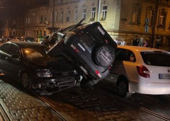 Потрійна ДТП у Львові: травмована жінка