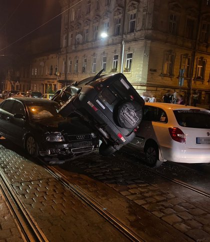 Потрійна ДТП у Львові: травмована жінка