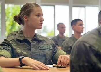 Принцеса Іспанії пішла на військову службу – Світ
