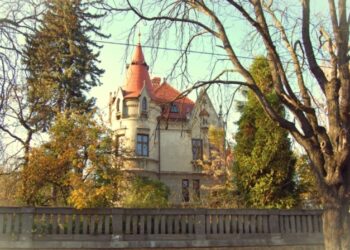 Що буде з давньою віллою на Коновальця у Львові, яку просять зберегти