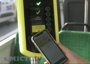 Студентів у Львові запрошують долучитися до тестування безготівкової оплати проїзду