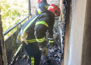 У львівській багатоповерхівці спалахнула пожежа через необережне куріння: власник квартири в лікарні