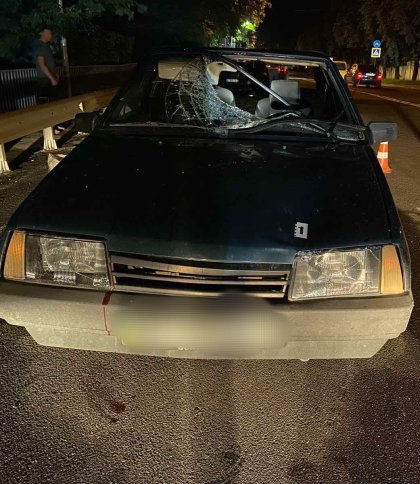 У Львові авто наїхало на пішохода: чоловік у лікарні 