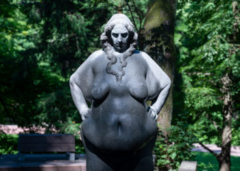 У Львові у Стрийському парку встановили колекцію сучасних скульптур. Фото