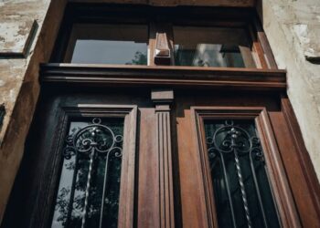 У Львові відновили автентичну браму. Фото до і після