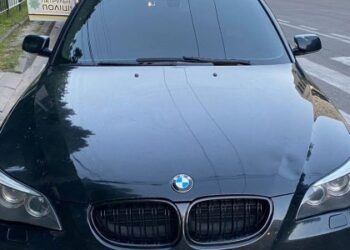 У Львові водій BMW збив жінку з двома дітьми