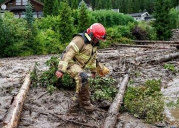 У Норвегії шторм зруйнував греблю, влада евакуювала тисячі людей – Світ