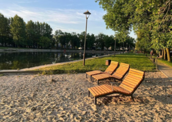 У парках Львова продовжують встановлювати меблі. Що вже з’явилося