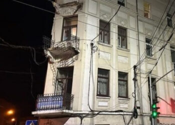 В центрі Львова обвалився балкон з чоловіком