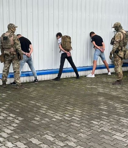 Використовували статус військовослужбовця: на Львівщині затримали банду рекетирів