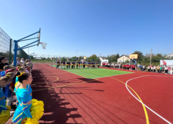 Біля ліцею у Львівському районі за понад 4 млн гривень відкрили спортмайданчик