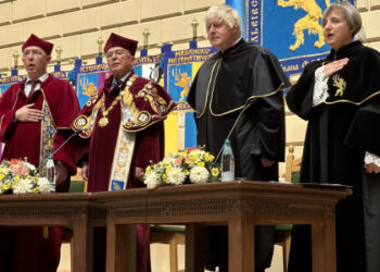 Борису Джонсону у Львові вручили звання почесного доктора ЛНУ ім. Франка