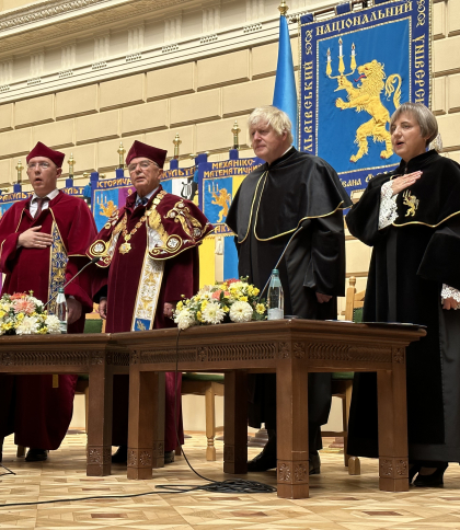 Борису Джонсону у Львові вручили звання почесного доктора ЛНУ ім. Франка