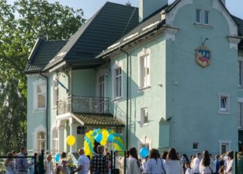 Хвилина мовчання та укриття з настільним тенісом. Як війна змінює школи на Львівщині — Львівщіна