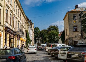 Короткочасні дощі та гроза: якою буде погода у Львові та області 2 вересня — Львівщіна