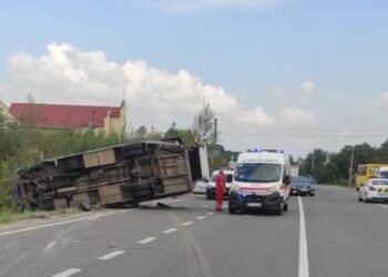 На Львівщині водій у стані наркотичного сп’яніння зіткнувся з рейсовим автобусом