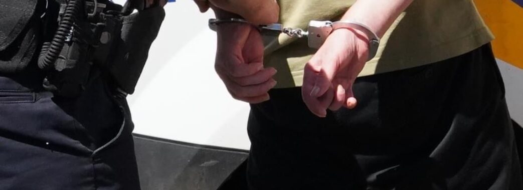 На Приміському вокзалі у Львові житель Рудного підрізав двох чоловіків