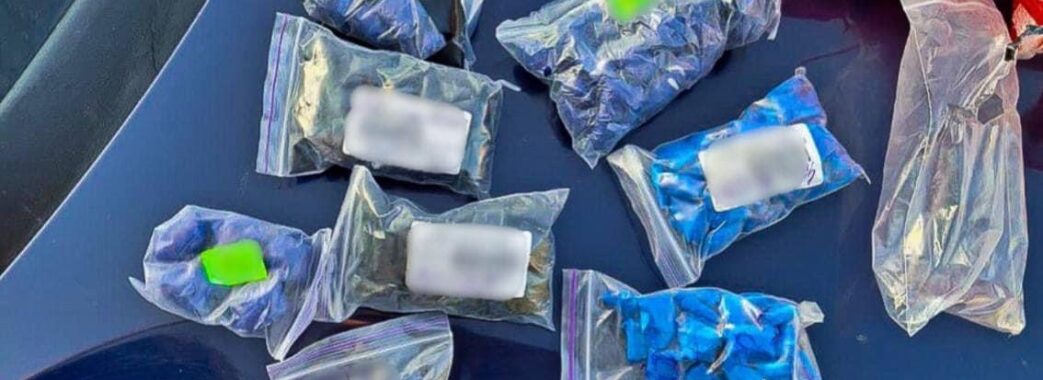 Поблизу Львова затримали водія-порушника, який розповсюджував наркотики