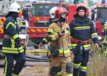 Пожежу, спричинену ударами “шахедів” по Львову, ліквідували: рятувальники працювали 12 годин