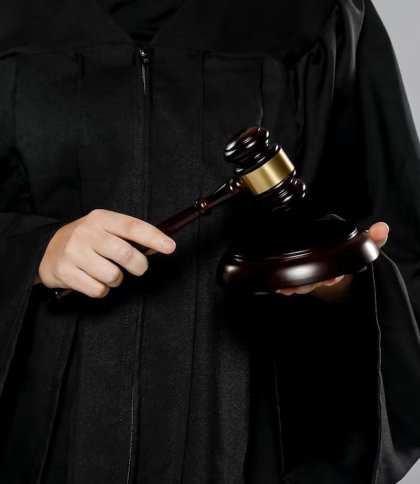 Сидітиме довічно: у Львові хлопець 20 ударами ножа в серце убив 19-річну дівчину