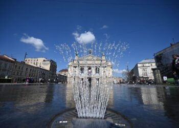 Сьогодні у Львові не працюватиме фонтан біля оперного театру