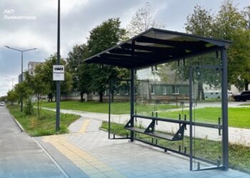 У Львові на Орлика встановили павільйони на зупинках громадського транспорту