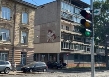 У Львові на перехресті вул. Сахарова – Коперника запрацював світлофор