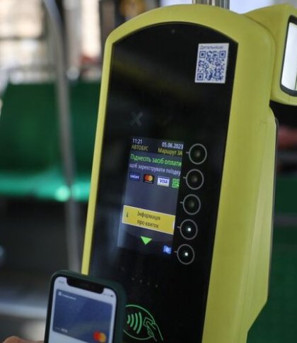 Фото валідатора в автобусі Безконтактна оплата