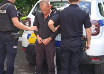 У Львові пасажир автівки завдав пішоходу двох ударів ножем у спину