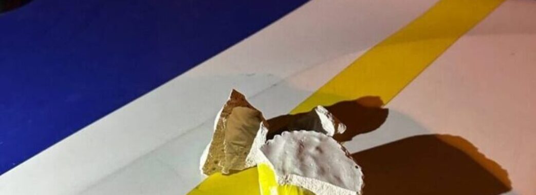 У Львові патрульні затримали дівчину, яка ховала у гіпсових кексах білий порошок