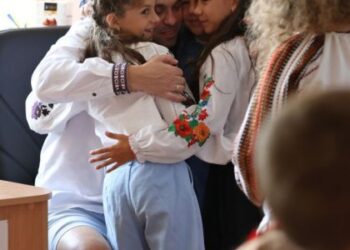 У Львові у школі №99 перший урок провів військовий, який втратив ногу на війні