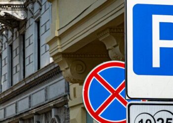 У Львові відкрили новий платний паркувальний майданчик на вулиці Вакарчука