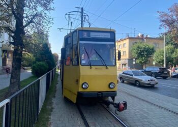У Львові внаслідок наїзду трамвая госпіталізували жінку