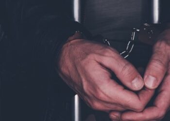 У Львові затримали раніше судимого чоловіка, який втік з магазину, не розрахувавшись