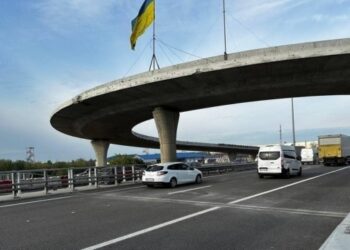 У Стоянці на Київщині відкрили відновлений міст через Ірпінь