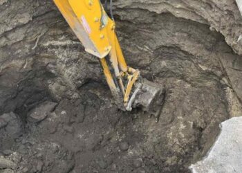 У Золочеві продовжують роботу над ліквідацією 5-ти метрової вирви (ВІДЕО) — Львівщіна