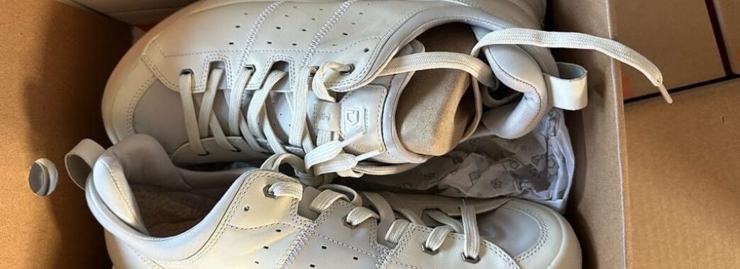 В одному з ПП Львівщини виявили чоловіка, який намагався взуття видати за гуманітарку