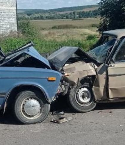 Внаслідок зіткнення двох автівок ВАЗ постраждали вісім людей — з них чотири дитини