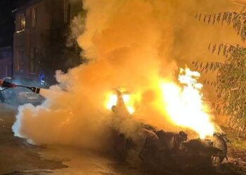 Вночі у Львові вщент згорів автомобіль BMW