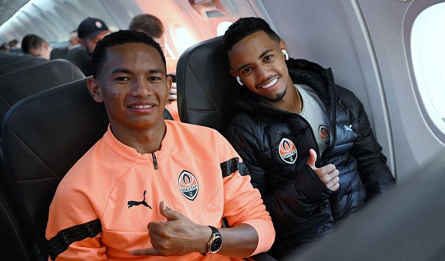 26 футболістів Шахтаря вирушили до Іспанії на гру з Барселоною